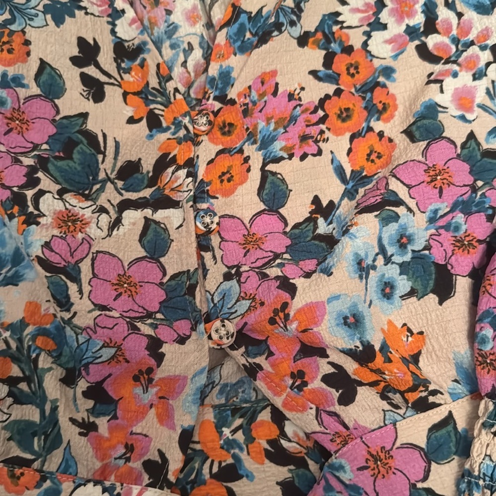 BCBGeneration Cropped Floral Top - Picture 6 of 7